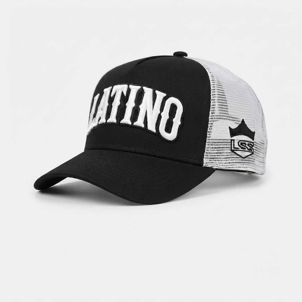 Gorra trucker negra Latino Street Style Black Noir Obsidian, vista frontal con logo LATINO bordado