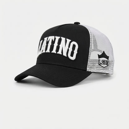 Gorra trucker negra Latino Street Style Black Noir Obsidian, vista frontal con logo LATINO bordado