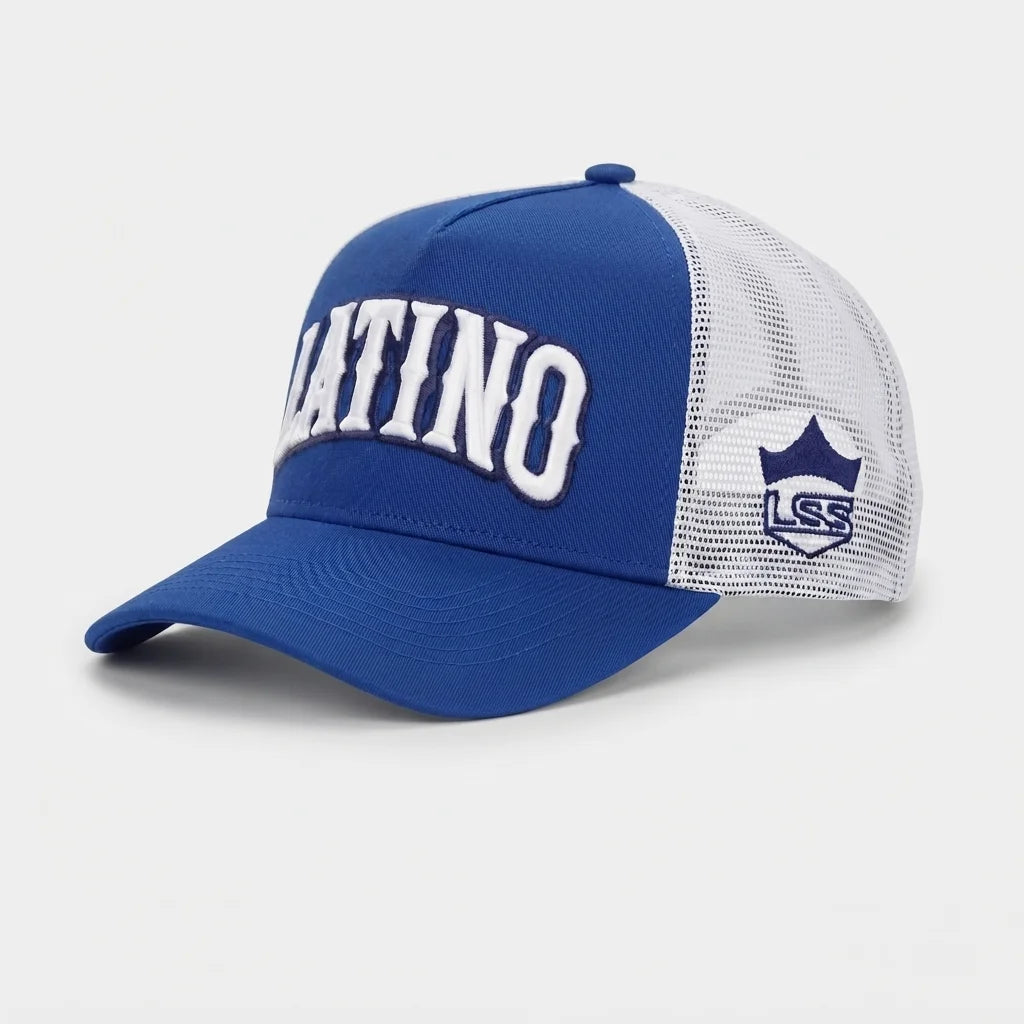 Gorra trucker azul Latino Street Style Blue Sapphire Royal Clarity, vista frontal con logo LATINO bordado